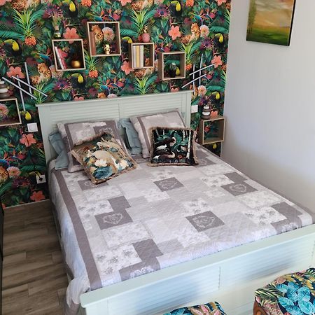 Bed and Breakfast Les Papillons D'Uzes Saint-Laurent-la-Vernède Esterno foto