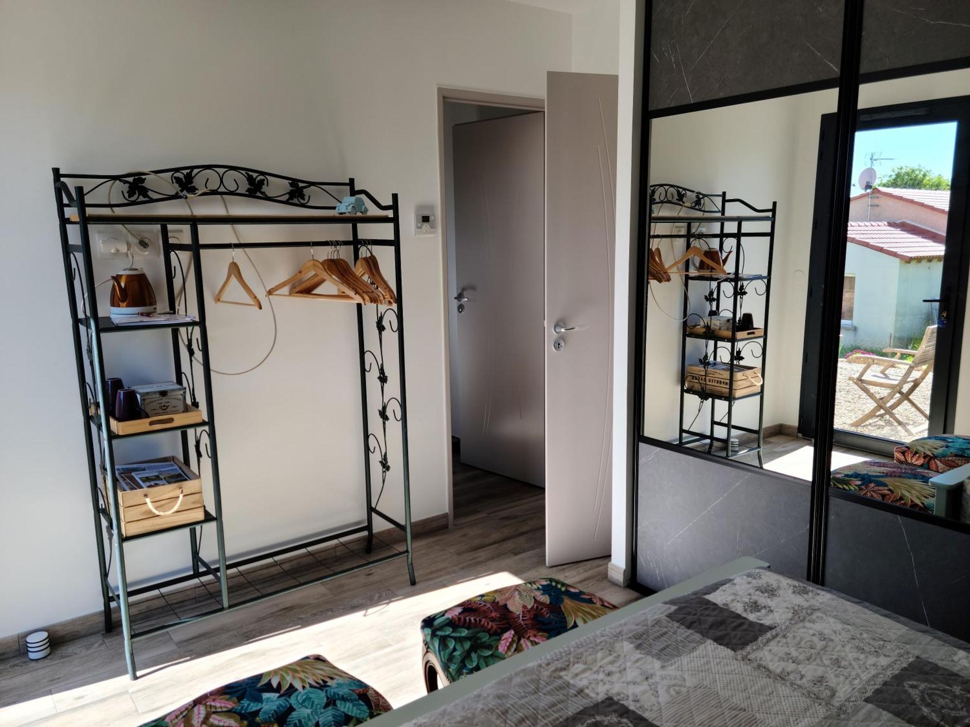 Bed and Breakfast Les Papillons D'Uzes Saint-Laurent-la-Vernède Esterno foto